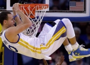 开云体育官方网站-蜂群突袭，F1街道赛焦点战，黄蜂车队如何粉碎快船神话